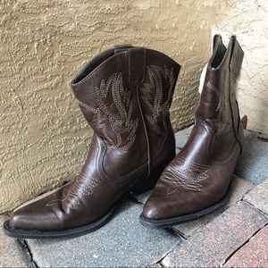 Sweet n’ savvy vintage, cowboy boots